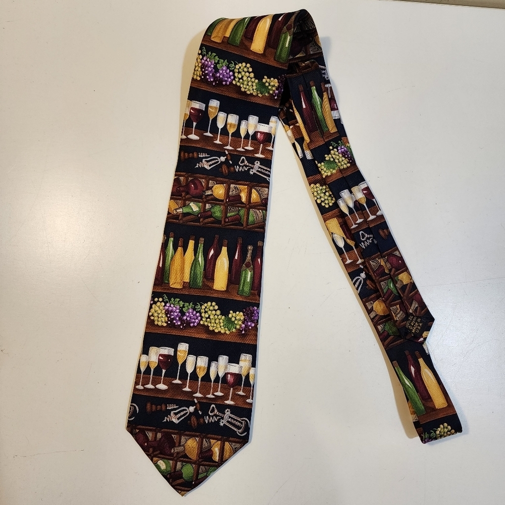 ALYNN Neckwear Silk Vibrant Wine Bottle Tie